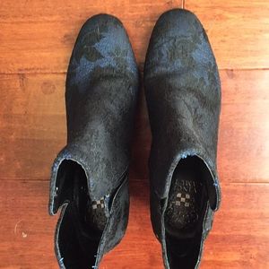 Vince Camuto Beautiful Brocade Booties Size 7
